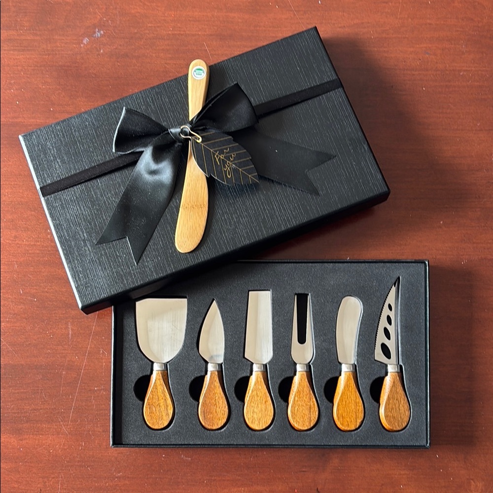 NWOT Elegant Cheese Knife Set with Black and Brown Handles